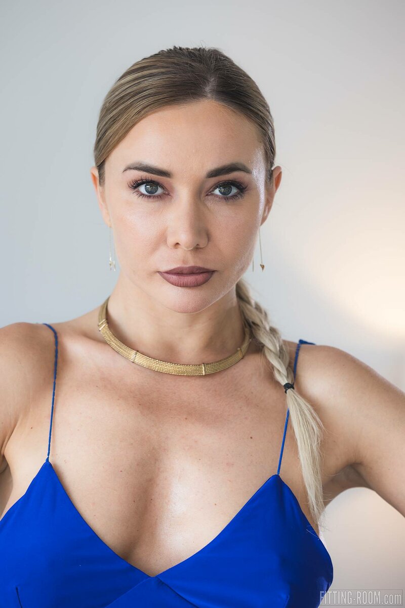 Оана, 25